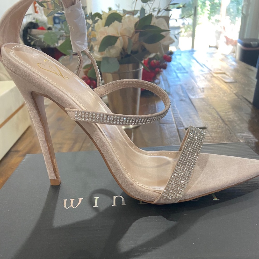Brand New w/box Windsor Heels